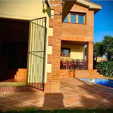 Chalet Singular En Con Piscina Privada Miami Playa