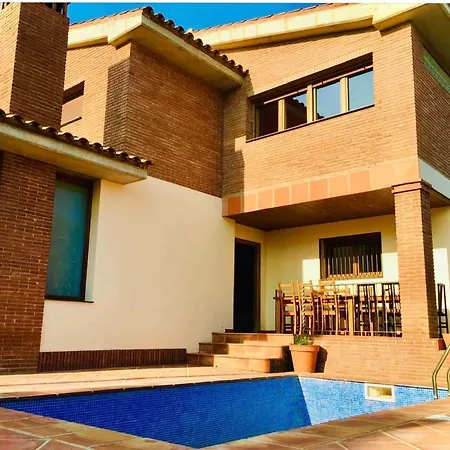 Chalet Singular En Con Piscina Privada *